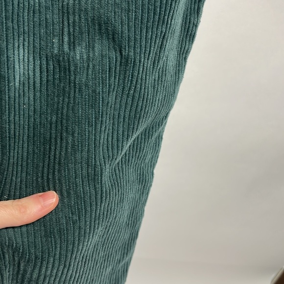 About a size 8 women’s whale wide corduroy high waist straight legs size 13/31W - Picture 5 of 7